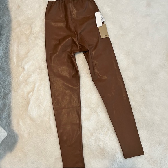 NWT Wilfred Free by Aritzia Flora Bootcut Vegan Leather Pant in Cognac - size M - Picture 4 of 7